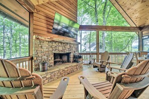 Property grounds - 7 Mi to Ski Sapphire Valley: Resort-Style Retreat (Glenville)