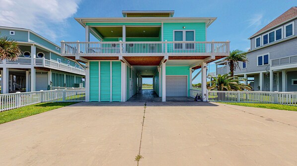 Property grounds - Atlantis: 4  BR, 3.5  BA House in Crystal Beach, Sleeps 12 (Bolivar Peninsula)