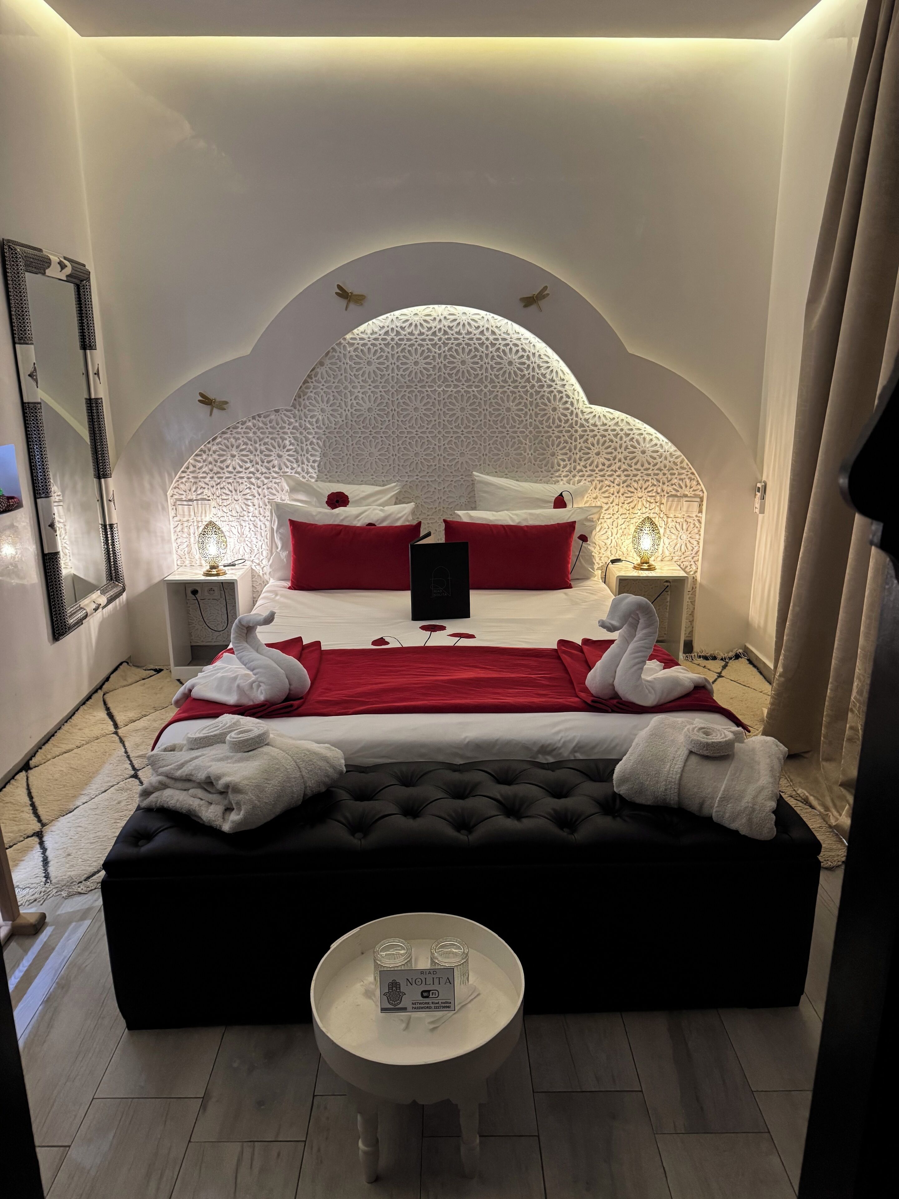 أغطية فراش متميزة وخزنة داخل الغرفة وواي فاي مجانًا وملاءات أسرّة