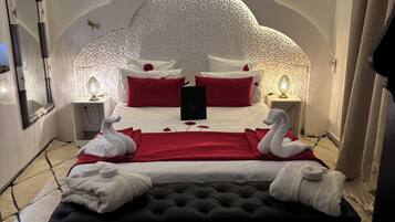 Premium bedding, in-room safe, free WiFi, bed sheets