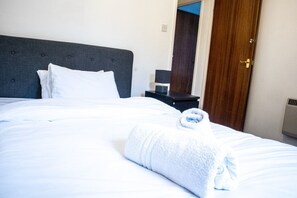 House, 2 Queen Beds | 2 bedrooms, iron/ironing board, free WiFi, bed sheets