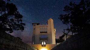 Exterior - Wizard's Guest Cottage (Austin)