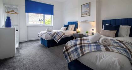 Bella House| Fresh 3 Bed Apt in Glasgow | Sleeps 5