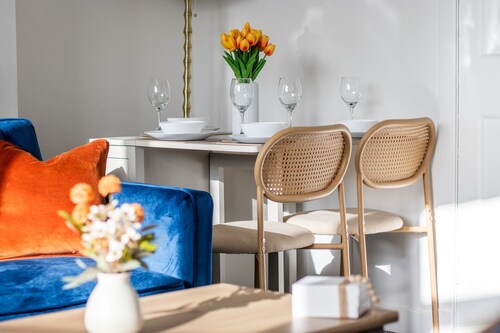 Bright and Stylish 3-Bed Flat in Glasgow