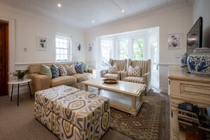 Family Cottage | Free WiFi, bed sheets - Fairview House (Keurboomstrand)