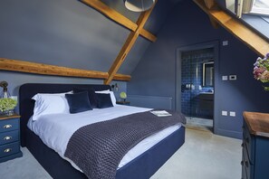 5 bedrooms, iron/ironing board, WiFi