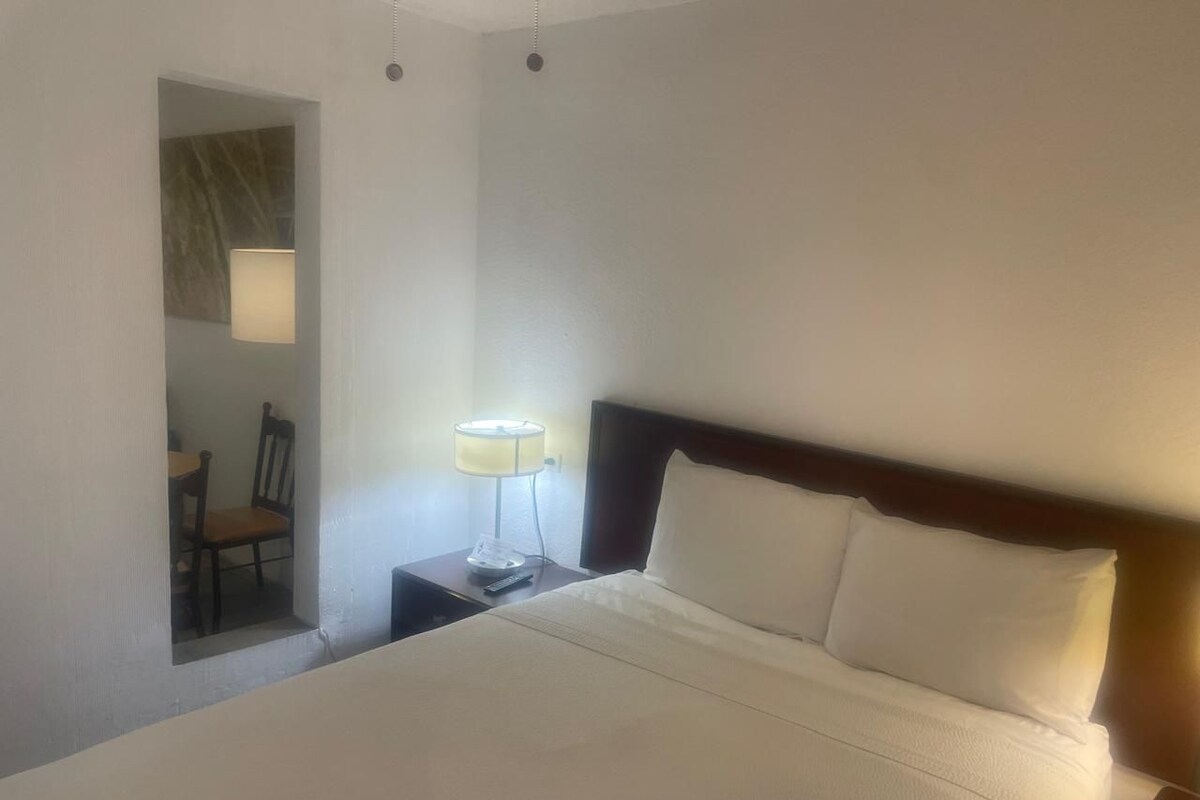 Ropa de cama de alta calidad, escritorio, wifi gratis y ropa de cama 