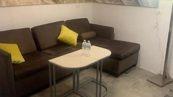 Deluxe Studio Suite | Hypo-allergenic bedding, free WiFi, bed sheets