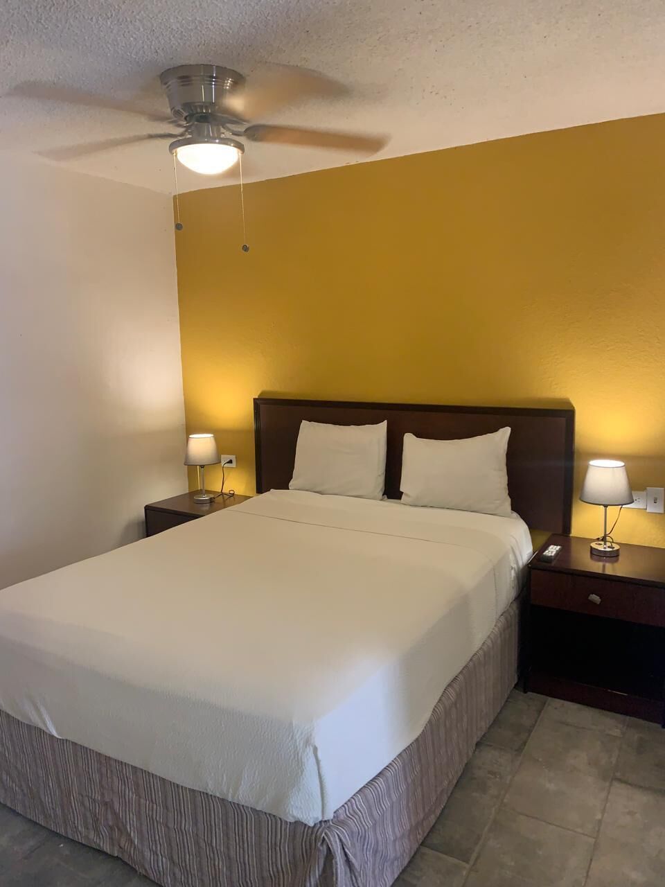 Hypo-allergenic bedding, free WiFi, bed sheets