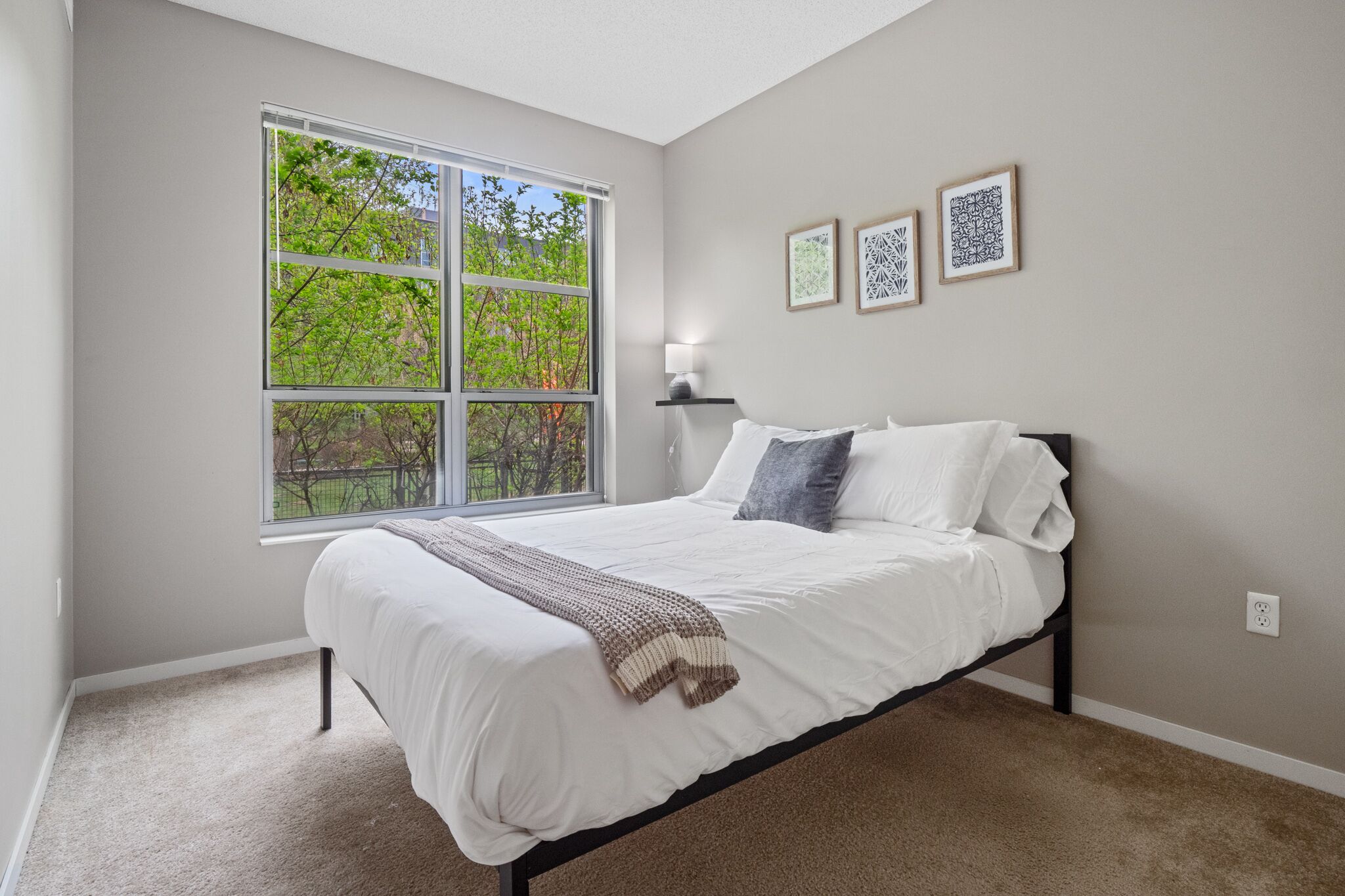 Create Your Perfect Getaway with a Stay in this Cozy Condo in Minneapolis 101