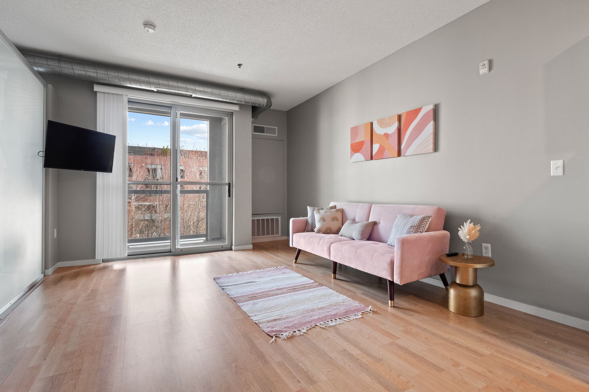 Discover the Ultimate Stay: Our Charming Condo in Downtown Minneapolis 325