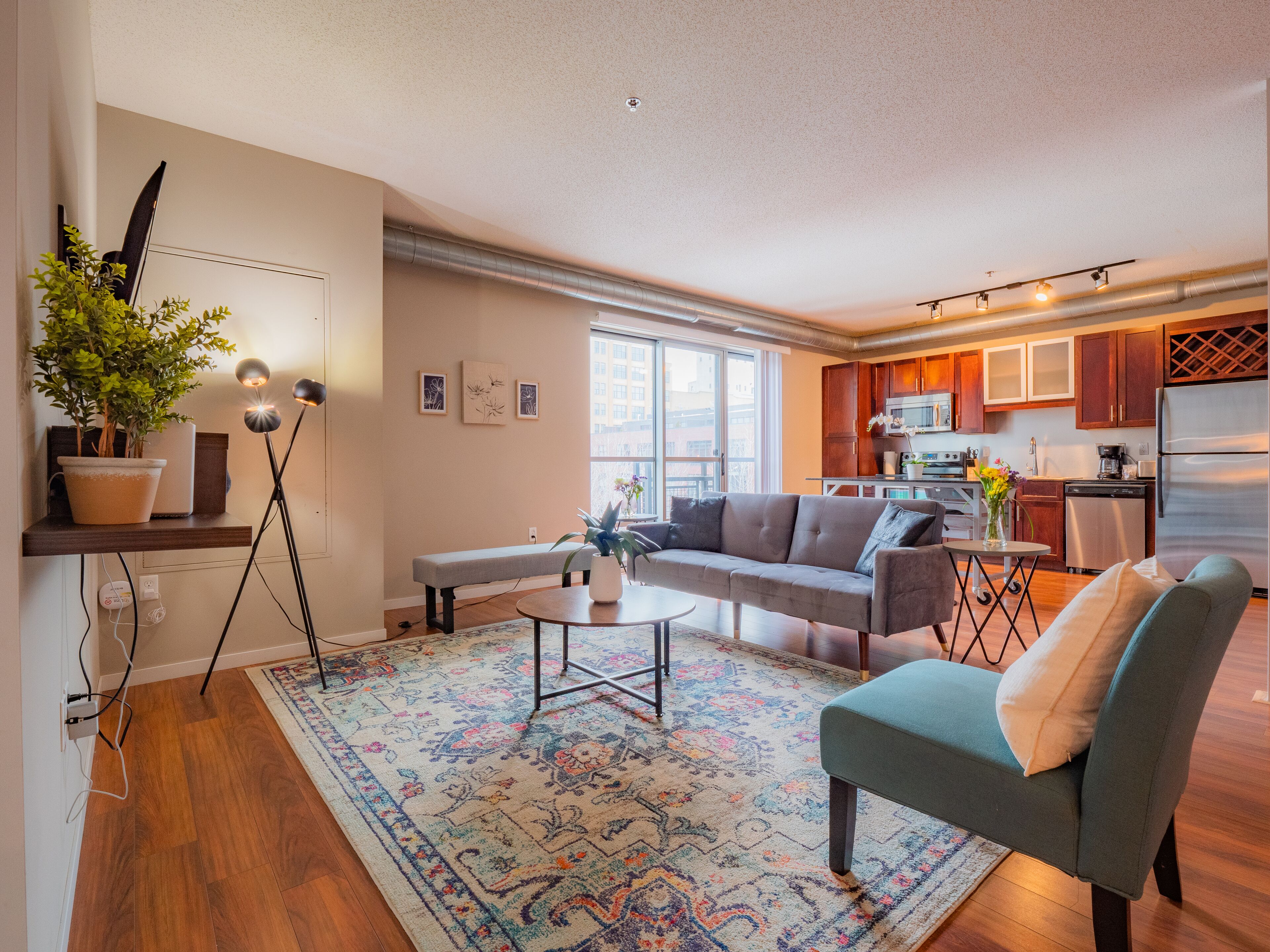 Modern and Stylish Condo in the Heart of Minneapolis: Your Perfect Oasis 447