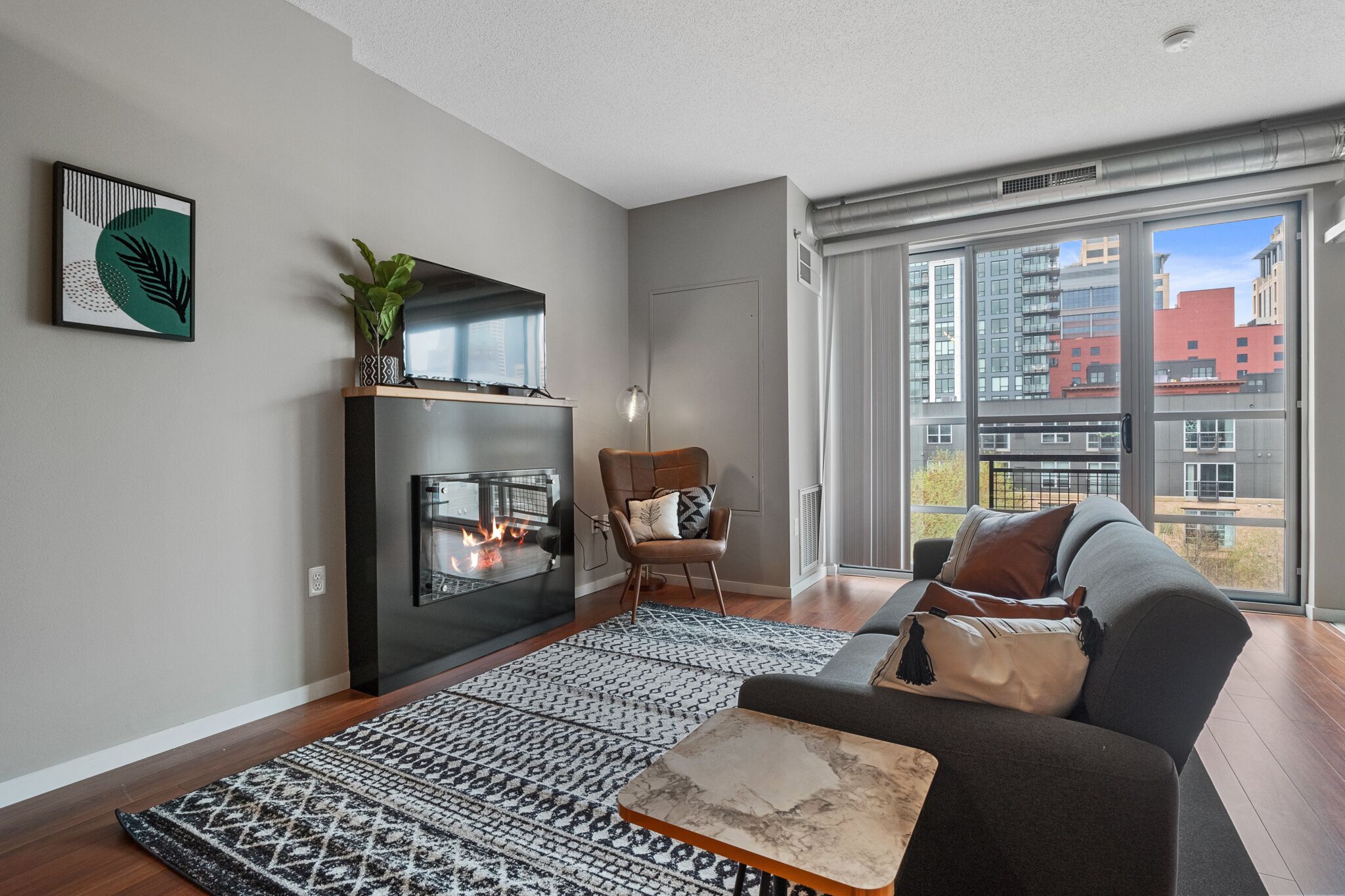 Savor the City Life: Stay at Elegant Condo in Vibrant Downtown Minneapolis 505