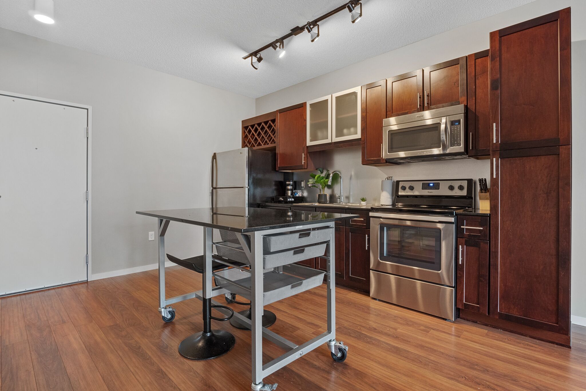 Savor the City Life: Stay at Elegant Condo in Vibrant Downtown Minneapolis 505