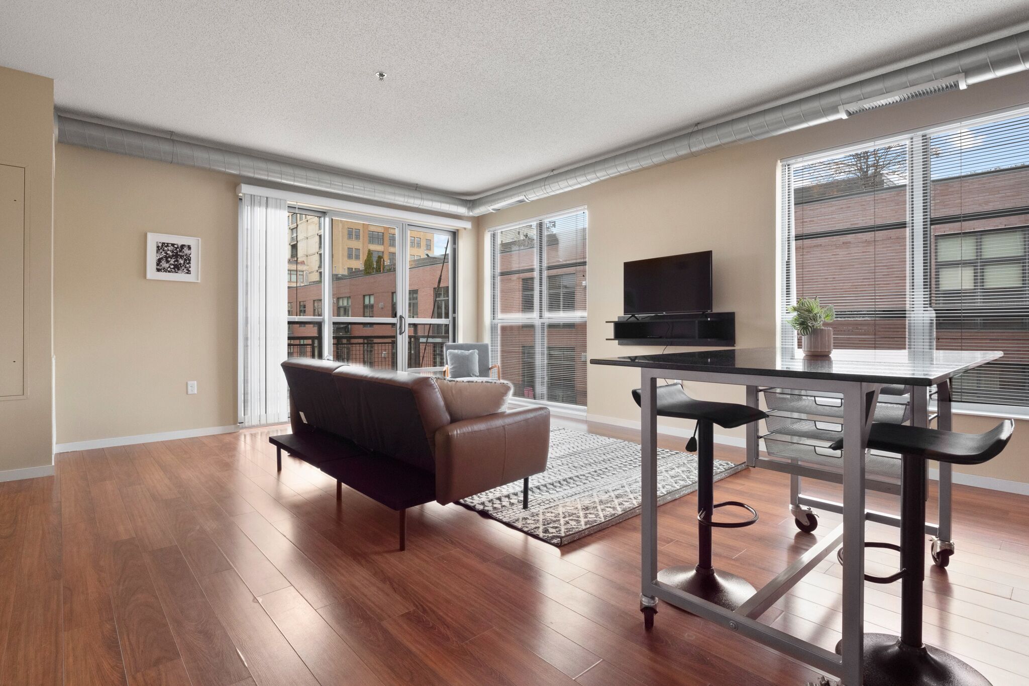 Unwind in Style: Stay at Our Elegant Condo in Downtown Minneapolis 455