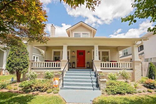Fully Fenced, Dogs Welcome, Sleeps 10, Near MSU and Hospitals