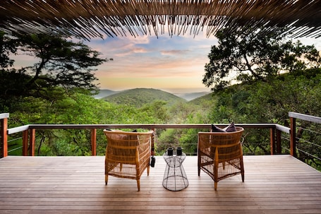 Premium bedding, pillow-top beds, minibar, in-room safe. Sungulwane Private Game Lodge