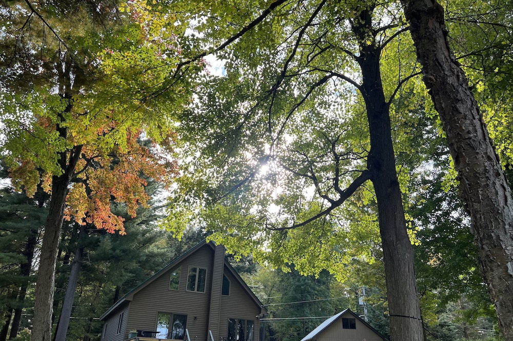 Sweet Home with a lake view + calmness & serenity is always at your fingertips