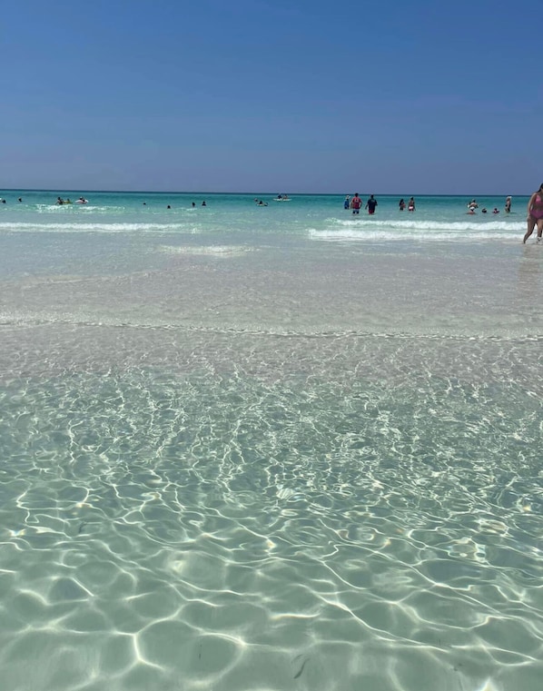 Beach nearby, beach towels - GOLF CART+4 BIKES included🏊♂️Overlooks POOL-Serene 30A Beach Retreat (Santa Rosa Beach)