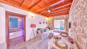 Villa Onay 4 | Olohuone | Televisio