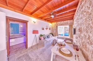 Villa Onay 4 | Living room | TV