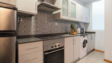 Refrigerador, microondas, horno y parrilla de estufa