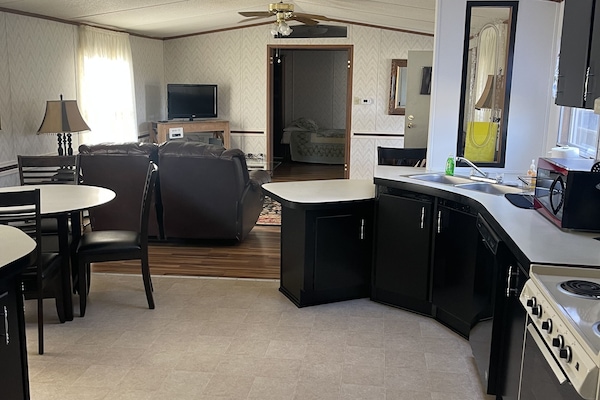 Kylskåp, mikrovågsugn, ugn och spishäll