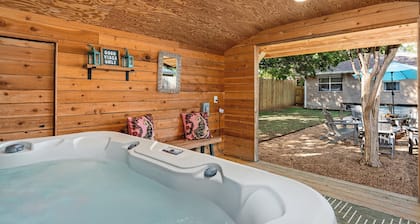 Memories - Hot Tub, Pool & Karaoke Lounge