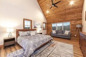 6 slaapkamers, een strijkplank/strijkijzer, reisbedje, gratis wifi