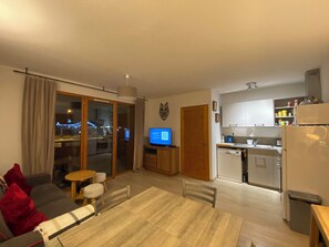 Interior - Charming T3 in a residence close to the slopes and shops South-facing balcony (La joue du loup)