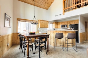 House (6 Bedrooms) | Interior
