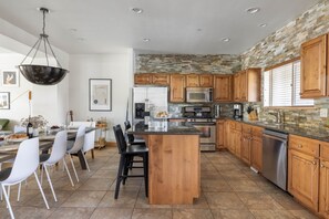 House (4 Bedrooms) | Private kitchen