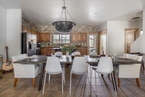 Dining - Douglas by Avantstay Charming Townhouse Mins From Deer Valley Resort (Park City)