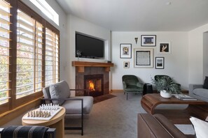 Living area - Douglas by Avantstay Charming Townhouse Mins From Deer Valley Resort (Park City)