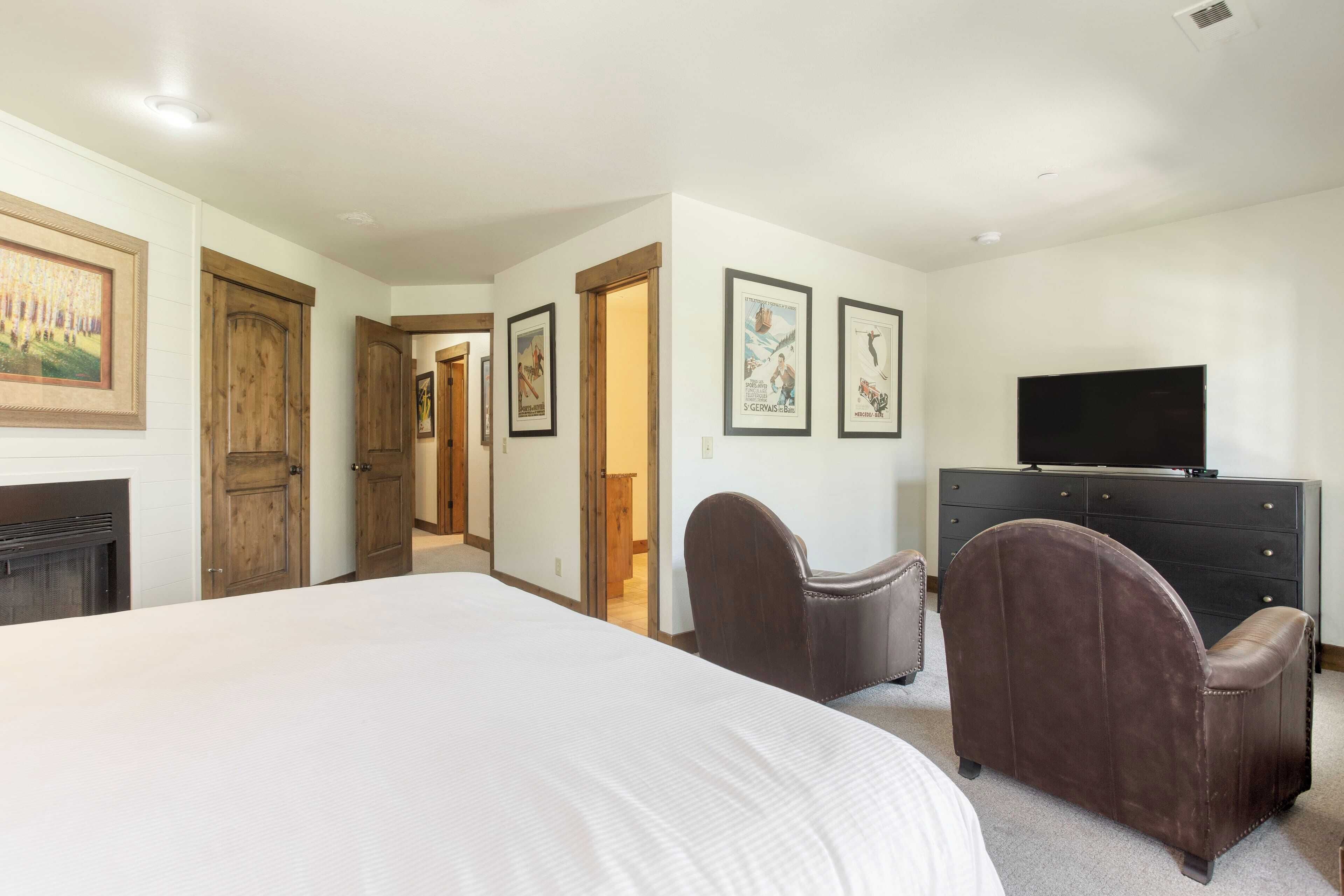 4 Schlafzimmer, Bügeleisen/Bügelbrett, kostenlose Babybetten, Bettwäsche