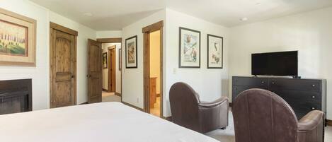 4 Schlafzimmer, Bügeleisen/Bügelbrett, kostenlose Babybetten, Bettwäsche