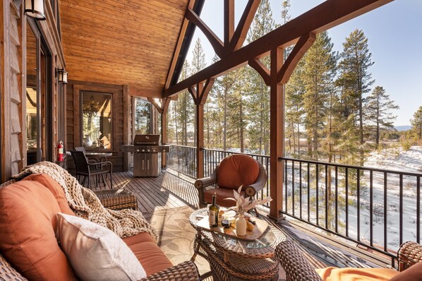 Property grounds - Big Pine by Avantstay Stunning Secluded Oregon Home w/ Hot Tub (Bend)