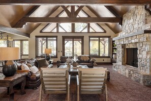 55-inch TV with digital channels, fireplace, streaming services - Big Pine by Avantstay Stunning Secluded Oregon Home w/ Hot Tub (Bend)