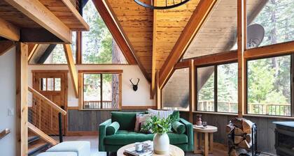 Timberline by Avantstay Stunning Chalet Cabin w/ Hot Tub, Pool Table & Home Theater!