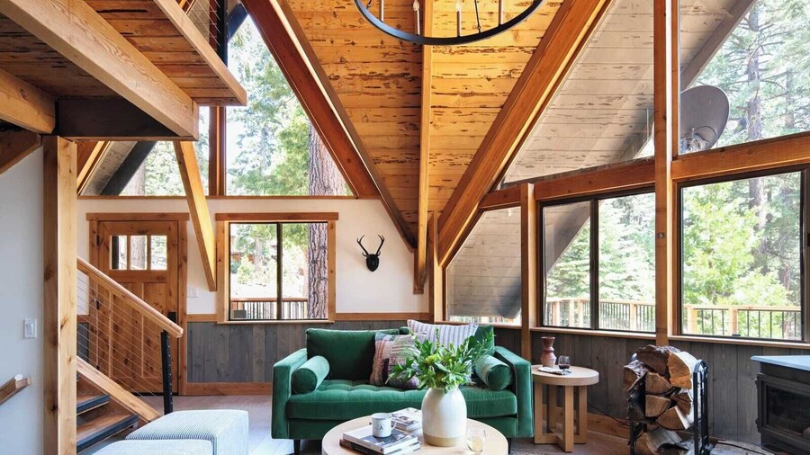Timberline by Avantstay Stunning Chalet Cabin w/ Hot Tub, Pool Table & Home Theater!