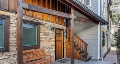 Hruza Hideout by Avantstay Walkable Location + Free Ski Shuttle, Mountain View