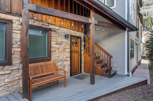 Hruza Hideout by Avantstay Walkable Location + Free Ski Shuttle, Mountain View