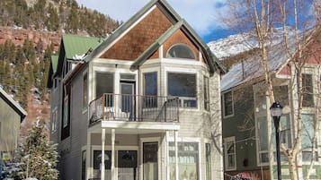 Apartment (2 Bedrooms) | Front of property
