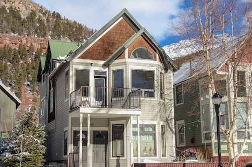 Hruza Hideout by Avantstay Walkable Location + Free Ski Shuttle, Mountain View