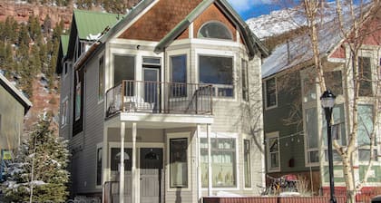 Hruza Hideout by Avantstay Walkable Location + Free Ski Shuttle, Mountain View
