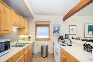 Interior - Smuggler F by Avantstay Gorgeous Condo Close To Lift 7 (Telluride)
