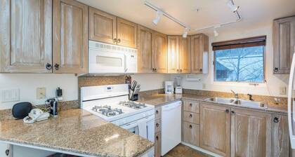 Double Diamond 23 by Avantstay Close to Town & The Slopes!