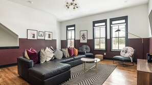 Interior - Dottie & Loretta by Avantstay Stylish 2 Home Buyout in Heart of Nashville (Nashville)