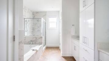 Casa (Multiple Bedrooms) | Interni