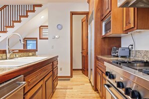 Interior - Pacific Street Townhome 514b by Avantstay Cute Townhouse in the Heart of Telluride! (Telluride)